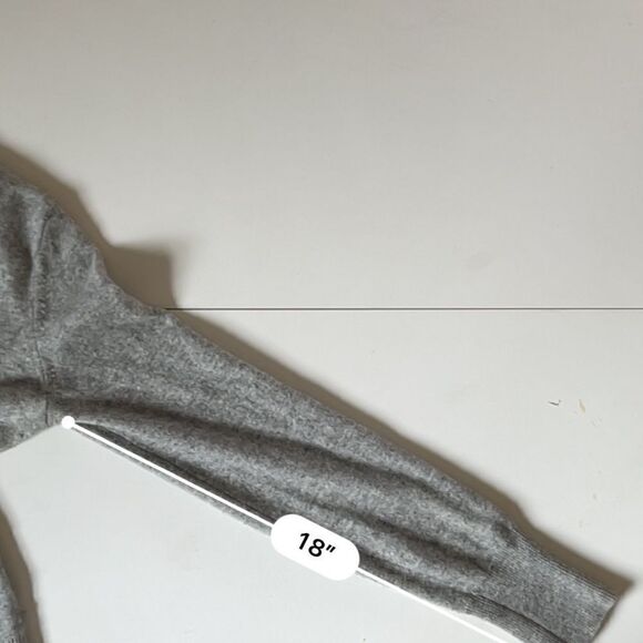 Uniqlo Light Gray V-Neck Cashmere Sweater - Picture 6 of 6